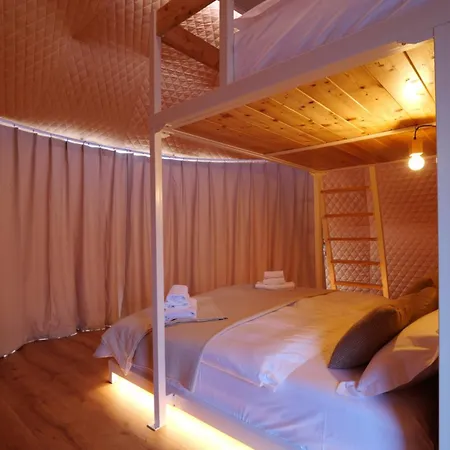 Luxury tent Glamping Trhovky Milesov
